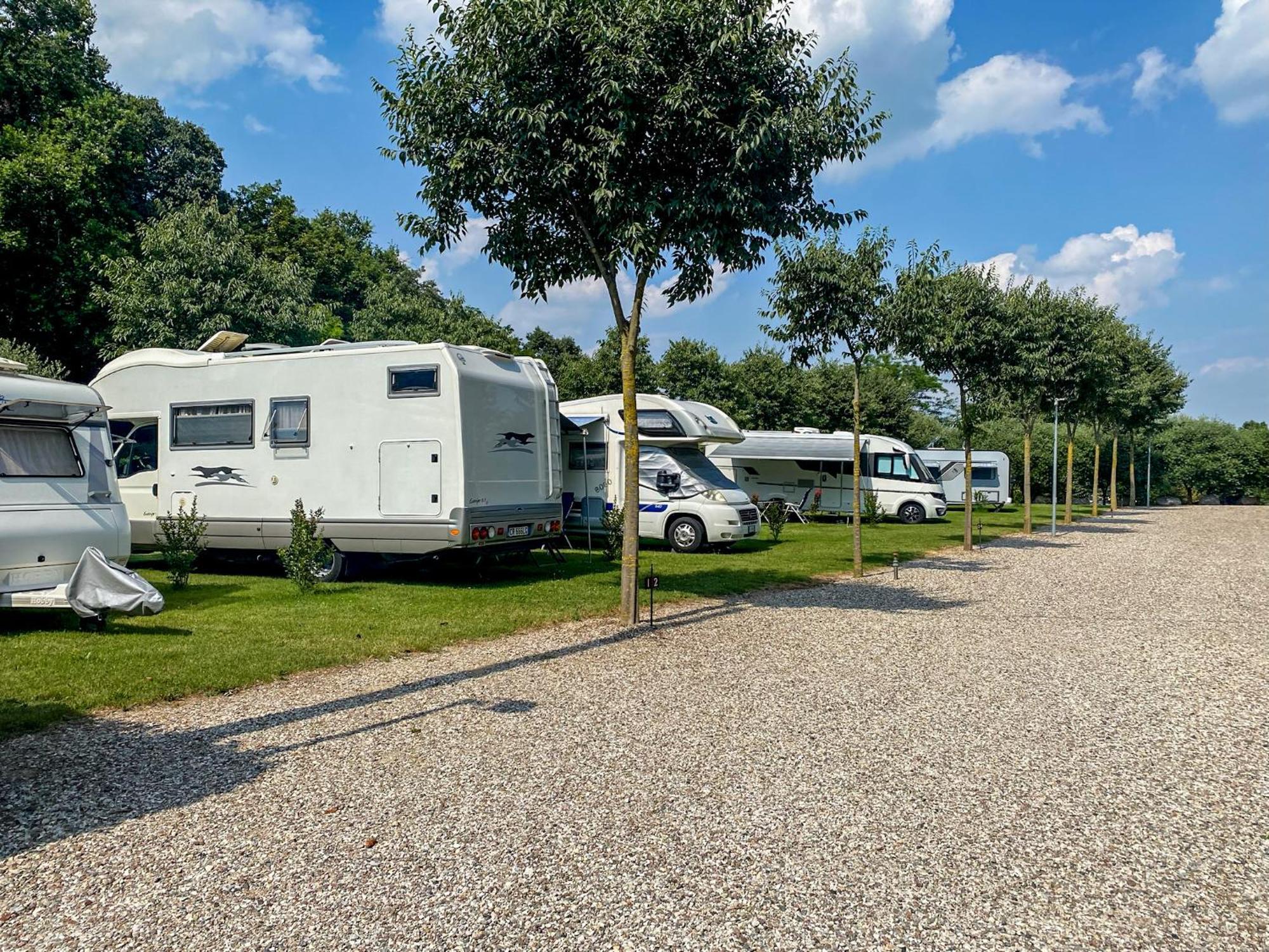 Seregner Agricamping & Homes - Adults Only 18 Monzambano Zewnętrze zdjęcie